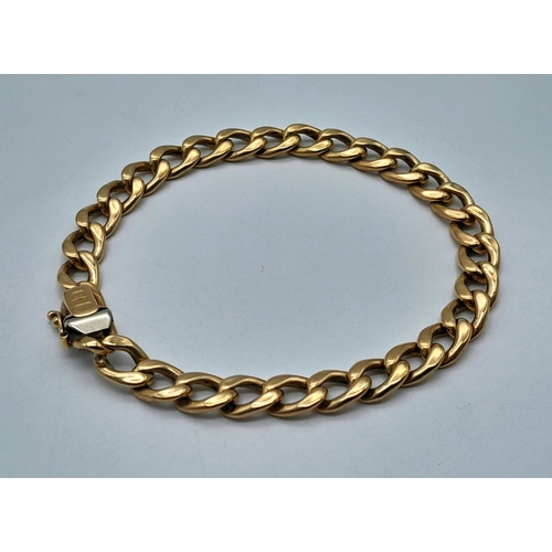 62 - A 9K Yellow Gold Flat Curb Link Bracelet. 18cm. 10g