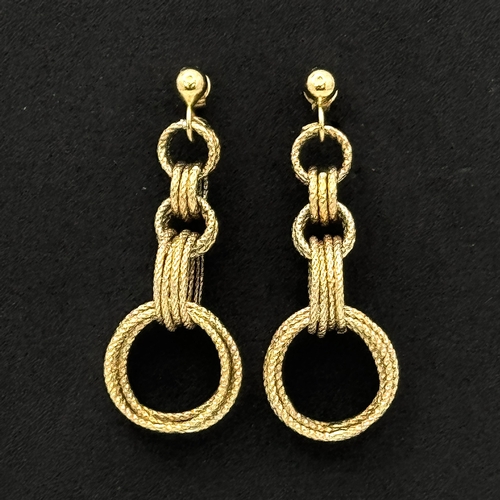 97 - A Pair of Fancy 9K Yellow Gold Circle Link Graduating Drop Earrings. 4cm drop. 3.15g