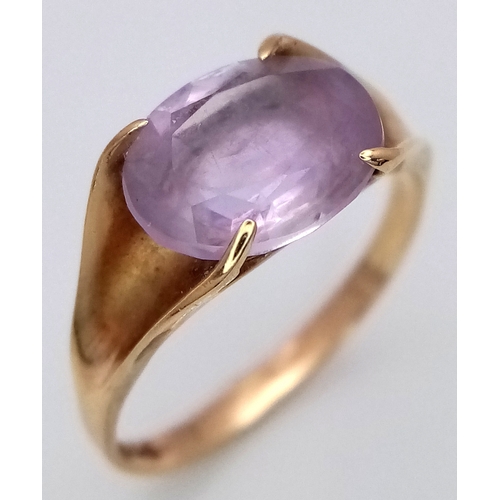 1142 - A Vintage 9K Yellow Gold Amethyst Ring. Oval cut. Size M. 2.1g