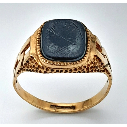 1372 - A Men’s Hallmarked 1865/66 9 Carat Gold Black Stone Intaglio Ring (possibly also a used as a seal) S... 