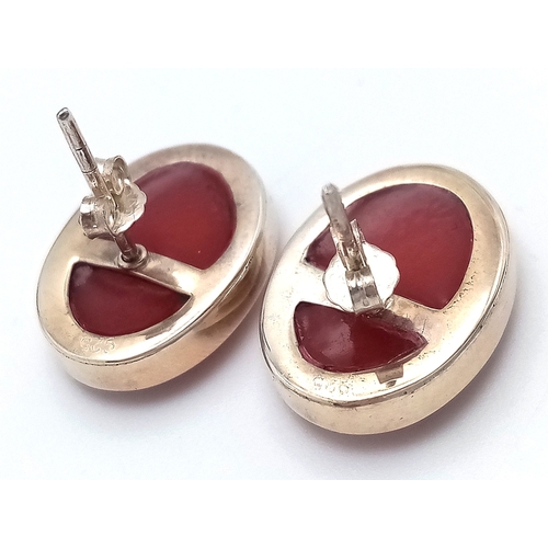 1638 - A Pair of Sterling Silver Gembone (Fossil) Stud Earrings. 1.7cm length. In Presentation Box.