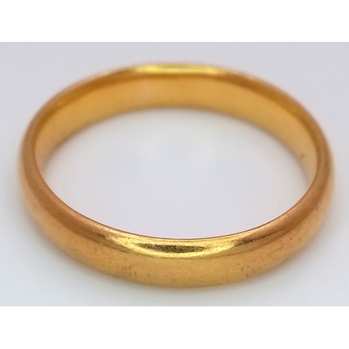 10 - A Vintage 22K Yellow Gold Band Ring. Size Q 1/2. 5.8g