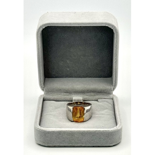 15 - A Vintage 18K White Gold Citrine Ring. A beautifully faceted 6ct central citrine. Size Q. 16.1g