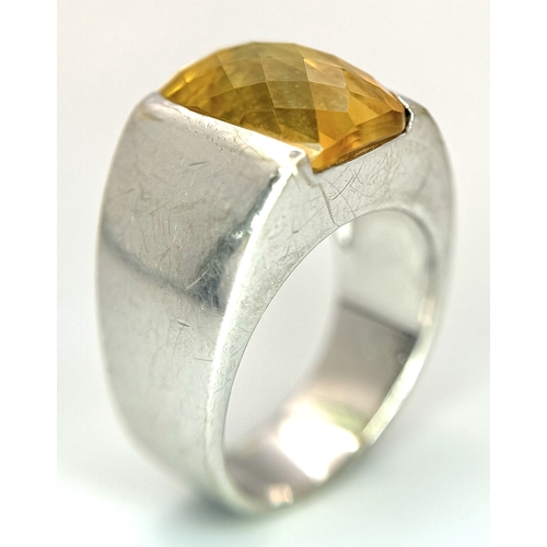 15 - A Vintage 18K White Gold Citrine Ring. A beautifully faceted 6ct central citrine. Size Q. 16.1g