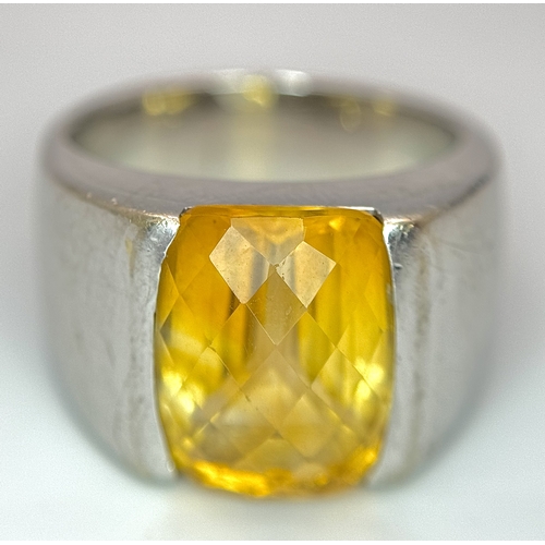 15 - A Vintage 18K White Gold Citrine Ring. A beautifully faceted 6ct central citrine. Size Q. 16.1g