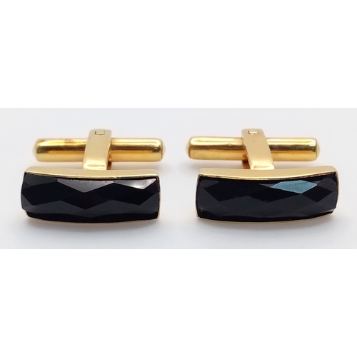 43 - A Pair of Rich 18K Yellow Gold and Black Onyx Cufflinks. 9.4g