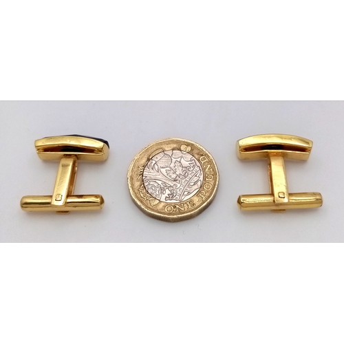 43 - A Pair of Rich 18K Yellow Gold and Black Onyx Cufflinks. 9.4g