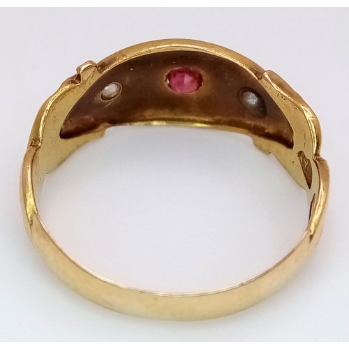 67 - AN 18K YELLOW GOLD VINTAGE DIAMOND & RUBY RING 3G TOTAL WEIGHT, SIZE M, HALLMARKED CHESTER 1948. Ref... 