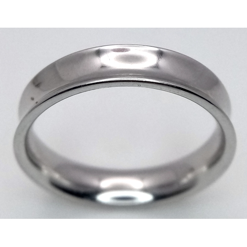 81 - A 9K WHITE GOLD CONCAVE BAND RING 6.1G TOTAL WEIGHT, SIZE W. Ref: SC 4009