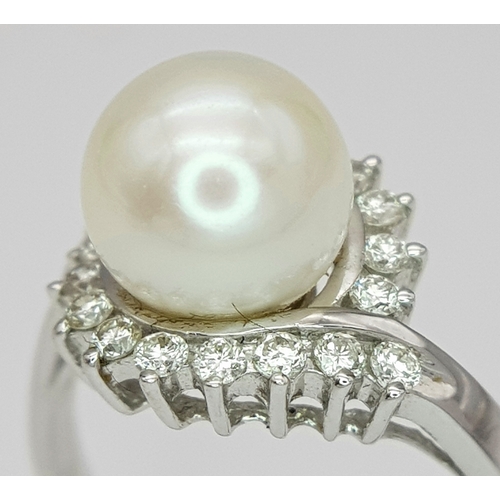 117 - AN 18K WHITE GOLD DIAMOND & PEARL SET RING. 3.8G. SIZE P. A/S1210.