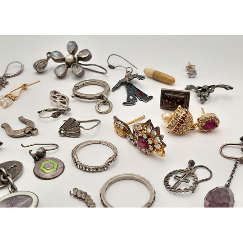 173 - A Mixed Selection of Jewellery Items - Some silver. 48g