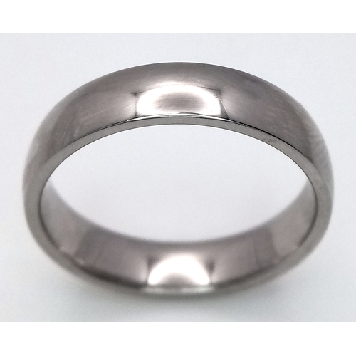 304 - A 14K WHITE GOLD WEDDING BAND RING, 6.4G TOTAL WEIGHT, SIZE U. REF: 5010H