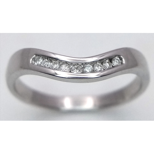 332 - AN 18K WHITE GOLD DIAMOND SET SHAPED BAND RING, 0.05CT DIAMOND WEIGHT, 2.8G TOTAL WEIGHT, SIZE O. RE... 