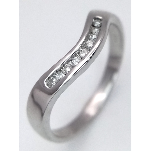 332 - AN 18K WHITE GOLD DIAMOND SET SHAPED BAND RING, 0.05CT DIAMOND WEIGHT, 2.8G TOTAL WEIGHT, SIZE O. RE... 