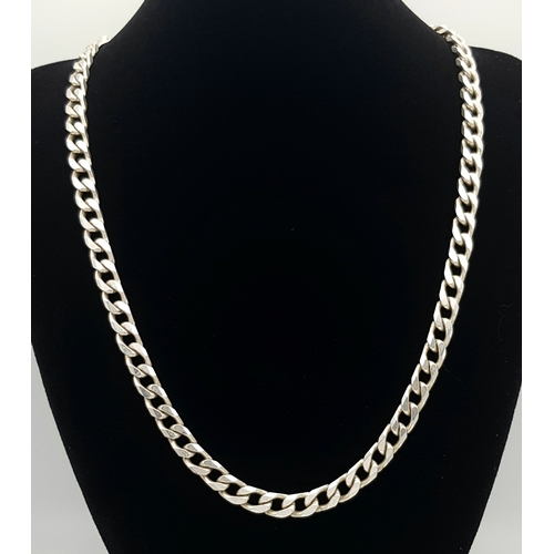 344 - An Attractive Solid Silver 925 Heavy Curb Chain Necklace, 48 grams, 51cm. In excellent condition.