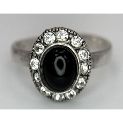 553 - A fancy 925 silver Onyx and Zirconia cluster ring. Total weight 3G. Size N/O.