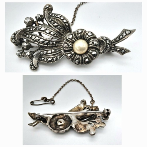 574 - Five Vintage Silver Brooches - various styles and designs. Please see photos for details.