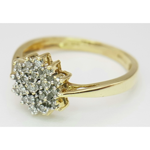 635 - A 9K YELLOW GOLD DIAMOND SET CLUSTER RING 2.2G TOTAL WEIGHT, SIZE N. Ref: 9303