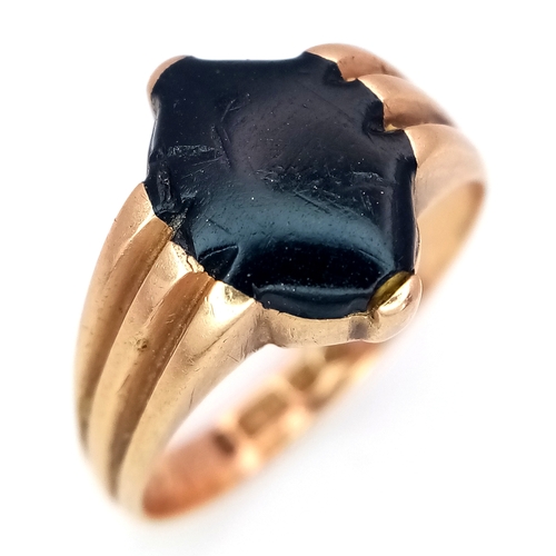 159 - An Antique, Victorian 15K Gold Whitby Jet Signet Ring. Size Q 1/2. 4.95g.