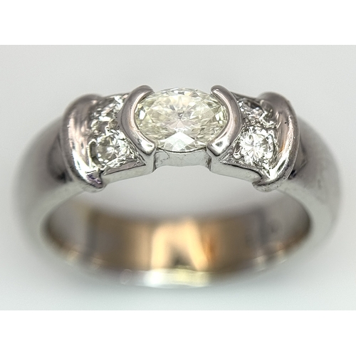 71 - AN 18K WHITE GOLD DIAMOND RING 0.35CT OVAL CENTRE WITH ACCENTED DIAMONDS TOTAL DIAMOND WEIGHT 0.51CT... 