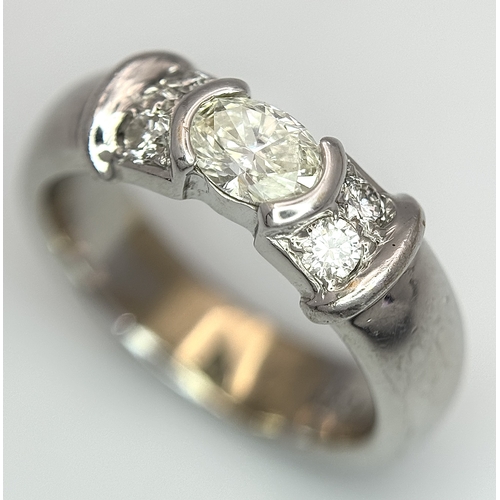 71 - AN 18K WHITE GOLD DIAMOND RING 0.35CT OVAL CENTRE WITH ACCENTED DIAMONDS TOTAL DIAMOND WEIGHT 0.51CT... 