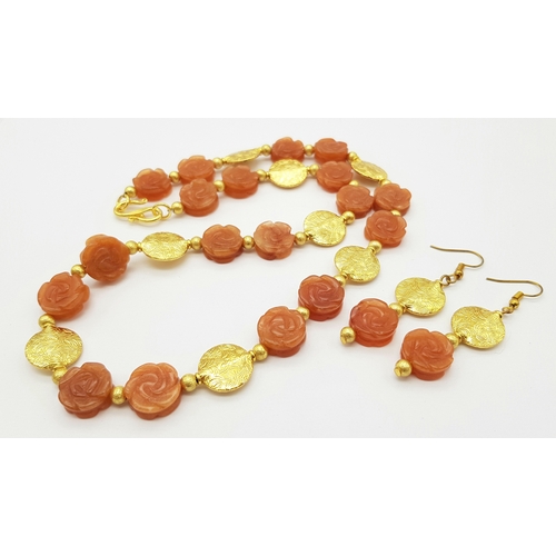 234 - A glamorous, carved carnelian necklace and earrings set with vermeil parts. Necklace length: 52 cm, ... 