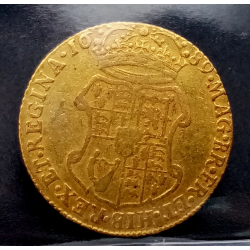 74 - A 1689 WILLIAM & MARY GUINEA COIN. 22K GOLD. LATER UPRIGHT HARP - INLINE WITH R. VF BUT PLEASE SEE P... 