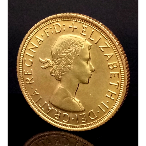 188 - A 1966 ELIZABETH II FULL SOVEREIGN - COIN YEAR OF THE WORLD CUP VICTORY FOR ENGLAND. 22K GOLD. EF. C... 