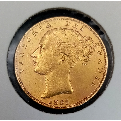 130 - AN 1865 QUEEN VICTORIA YOUNG HEAD SHIELD BACK FULL SOVEREIGN - 22K GOLD. EF. C-5017