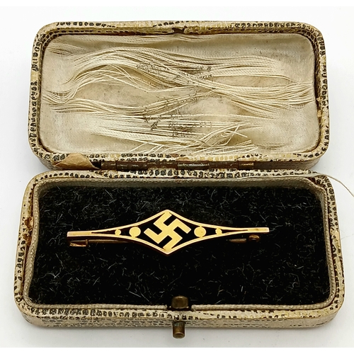 262 - A 3rd Reich Period 10 kt Gold Patriotic Brooch in original Case.