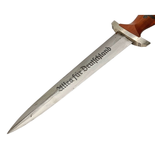 295 - A very desirable 3rd Reich NSKK Chained Officers Dagger. The blade has been kept greased and is in c... 