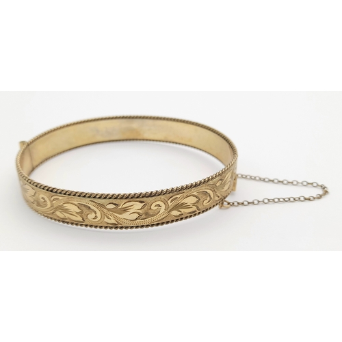 154 - Vintage 9 CARAT GOLD PLATED HINGED BANGLE. Complete with safety chain. Heavy GOLD PLATING (50 Micron... 