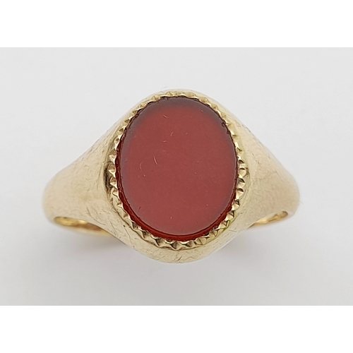 210 - Classic vintage 9 CARAT GOLD CARNELIAN SIGNET RING. Fully hallmarked. 4.2 grams. Large finger size V... 