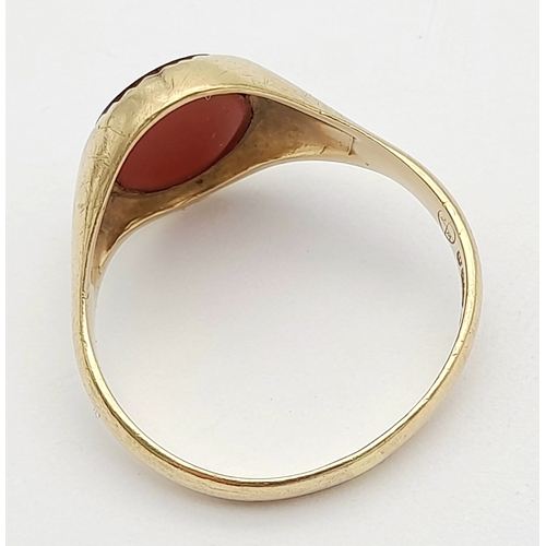 210 - Classic vintage 9 CARAT GOLD CARNELIAN SIGNET RING. Fully hallmarked. 4.2 grams. Large finger size V... 