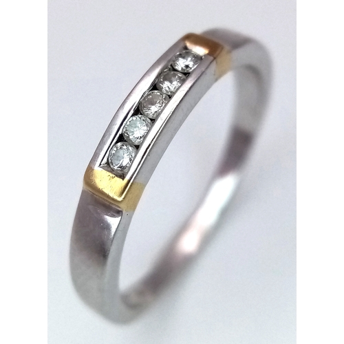 231 - Elegant 18 CARAT WHITE GOLD and DIAMOND RING. 2.59 grams. Size L.