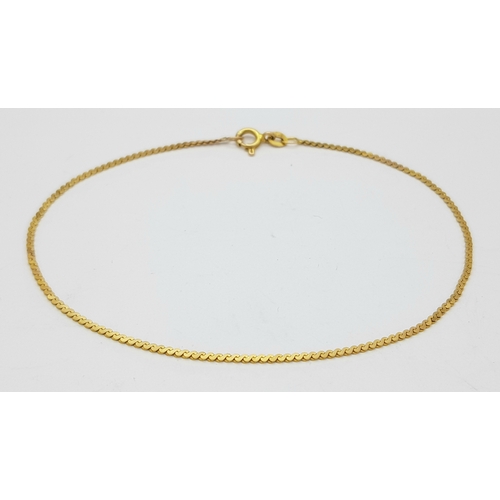 35 - Classic vintage 9 CARAT GOLD, FLAT LINK ANKLE CHAIN. Full UK hallmark. 1.9 grams. 22.5 cm.