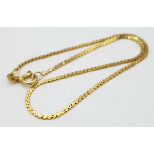 35 - Classic vintage 9 CARAT GOLD, FLAT LINK ANKLE CHAIN. Full UK hallmark. 1.9 grams. 22.5 cm.