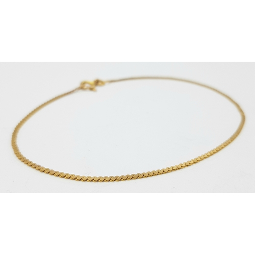 35 - Classic vintage 9 CARAT GOLD, FLAT LINK ANKLE CHAIN. Full UK hallmark. 1.9 grams. 22.5 cm.