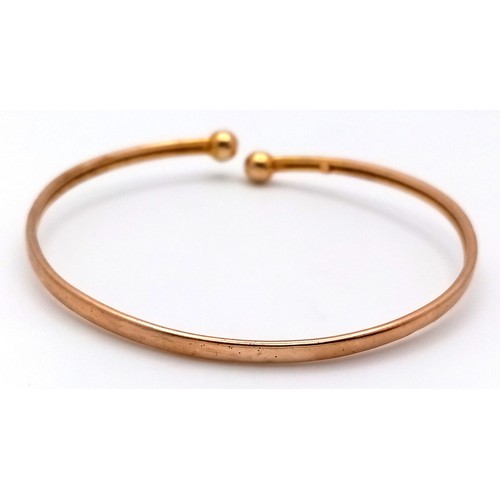 128 - An Italian 9K Yellow Gold Ball Bangle. 4.2g