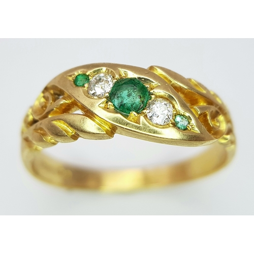 67 - AN 18K YELLOW GOLD VINTAGE OLD CUT DIAMOND & EMERALD 5 STONE RING. 2.7G. SIZE L. SC5087