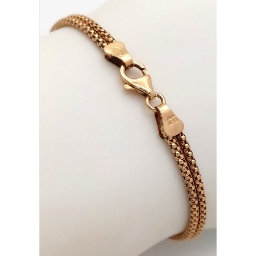 100 - A 9K Yellow Gold Serpentine Link Bracelet with Central Love Knot. 18cm. 4g