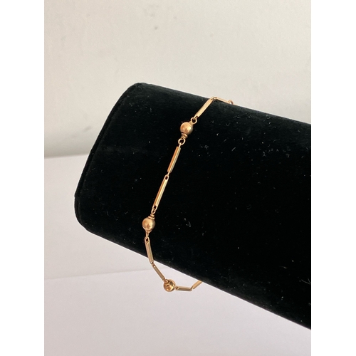 224 - Elegant and sophisticated 9 CARAT GOLD BATON BRACELET. Fully hallmarked. Consisting 11 x GOLD BATON ... 