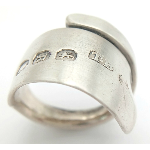 923 - An Antique Hallmarked 1866/7 Silver Spoon Ring Size O. The Ring measures 2cm Wide at the Crown and W... 