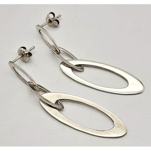 1633 - A Pair of Silver Oval Drop Earrings. 4cm