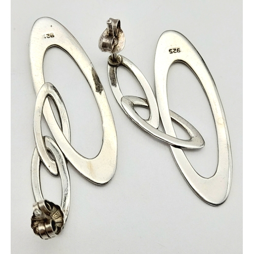 1633 - A Pair of Silver Oval Drop Earrings. 4cm