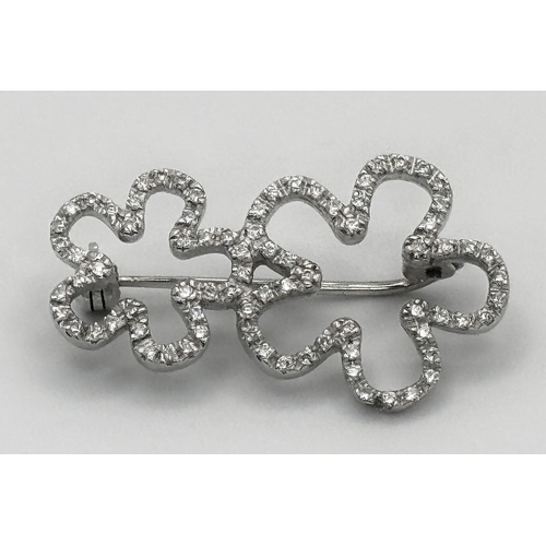 140 - An 18K White Gold and Diamond Brooch. Graduated encrusted stars. 3cm. 4.7g total weight.