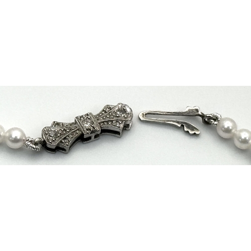 28 - An Emerald Small Rondelle Necklace with Seed Pearl and Diamond Glitterball Fancy Spacers. 18K gold a... 