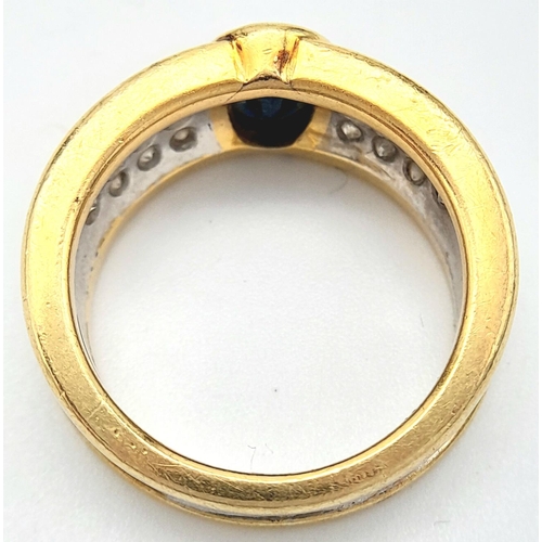 203 - AN 18K YELLOW AND WHITE GOLD BAND RING WITH DIAMOND SHOULDERS AND ONYX CENTRE STONE .  11.2gms    si... 