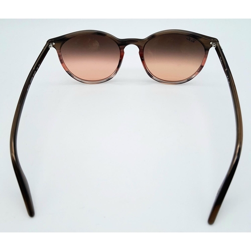 833 - A Pair of Ray-Ban Ladies Sunglasses.