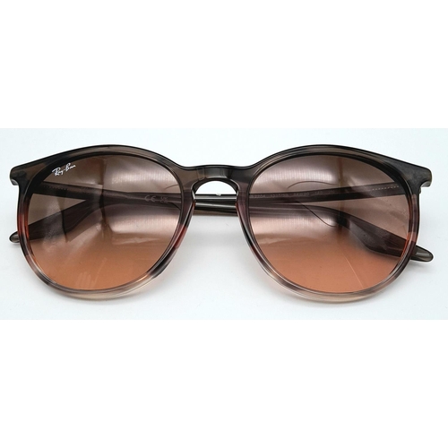 833 - A Pair of Ray-Ban Ladies Sunglasses.
